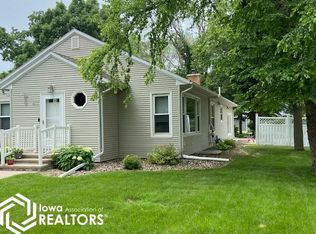 417 S 9th St, Clear Lake, IA 50428