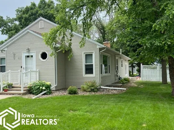 417 S 9th St, Clear Lake, IA 50428