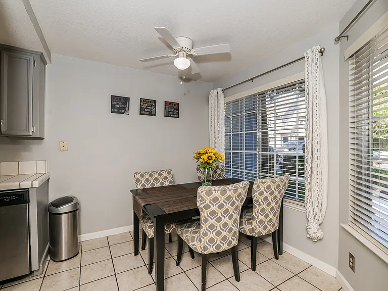 43 Crystal Gate Ct — Photo 7