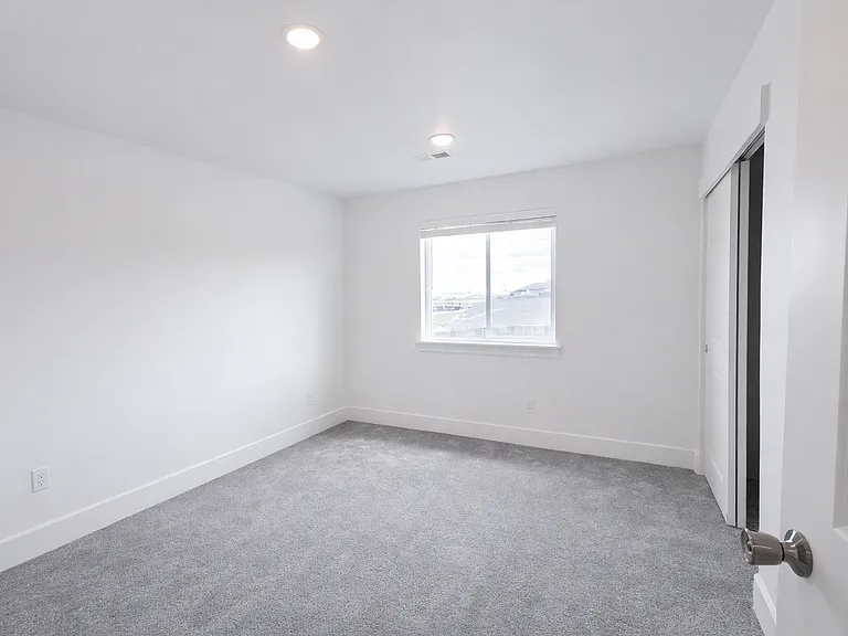 5846 W 40th Ct — Photo 36