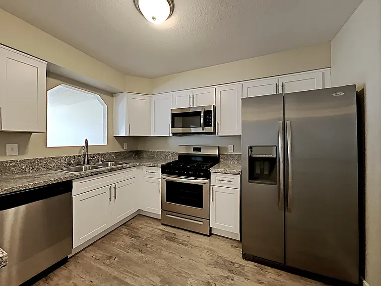 125 Sterling Dr — Photo 4