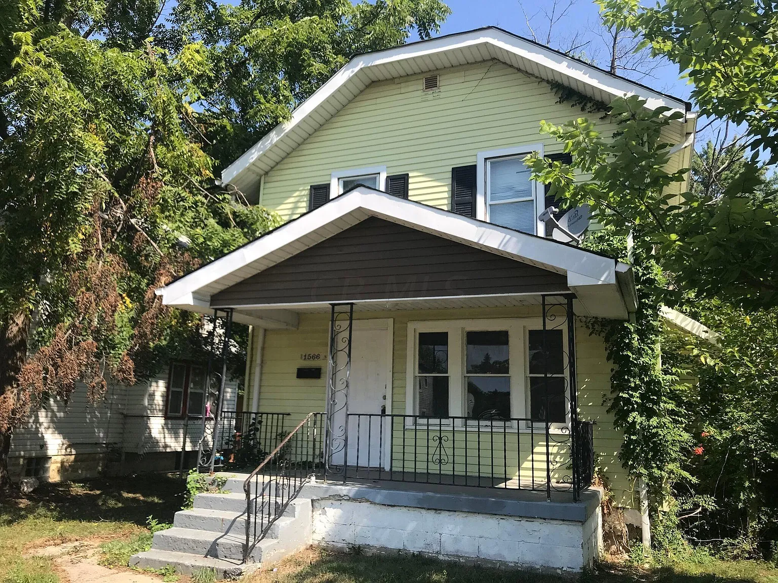 1566 Myrtle Ave photo 1