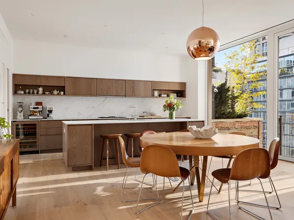 532 West 20th Street image 1 of 25