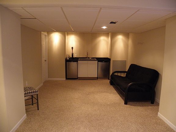 Basement - Wet Bar
