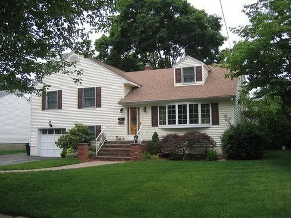 23 Diana Rd, Morris Plains, NJ 07950