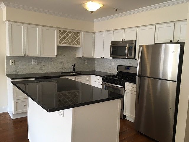 2nd image of 800 Jefferson St APT 6J