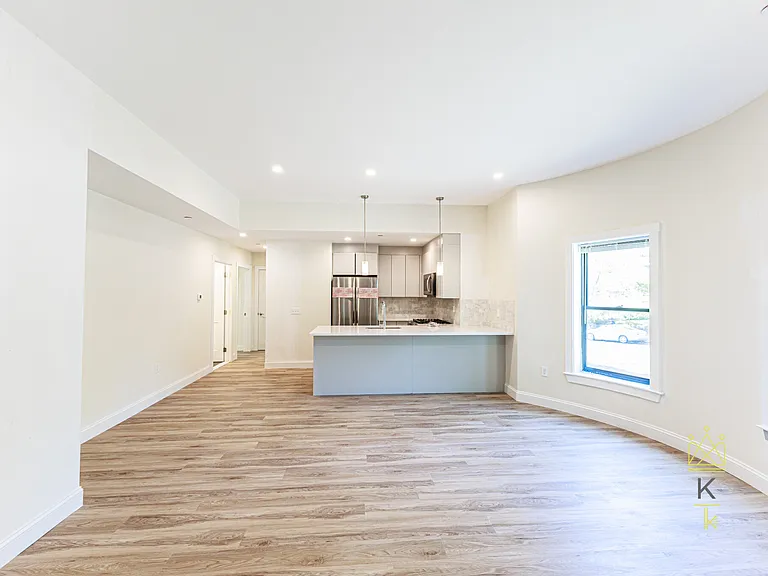 460 Washington St #1 — Photo 2