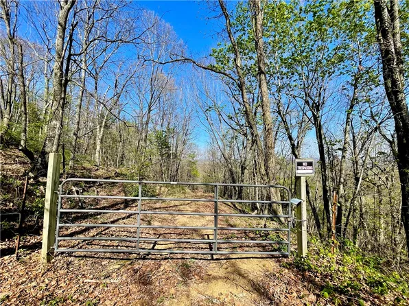 Madison St #5555, Huntsville, AR 72740