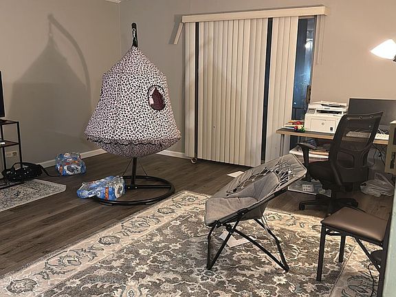 4th image of 220 S Roselle Rd APT 220