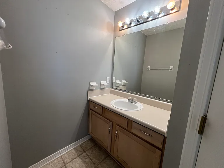 8380 Jeptha Ct — Photo 12