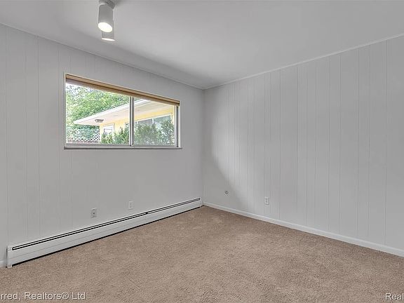 3rd image of 1558 Jones Dr