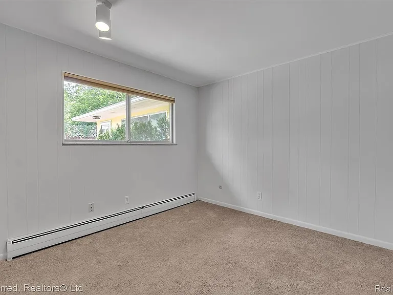 1558 Jones Dr — Photo 4