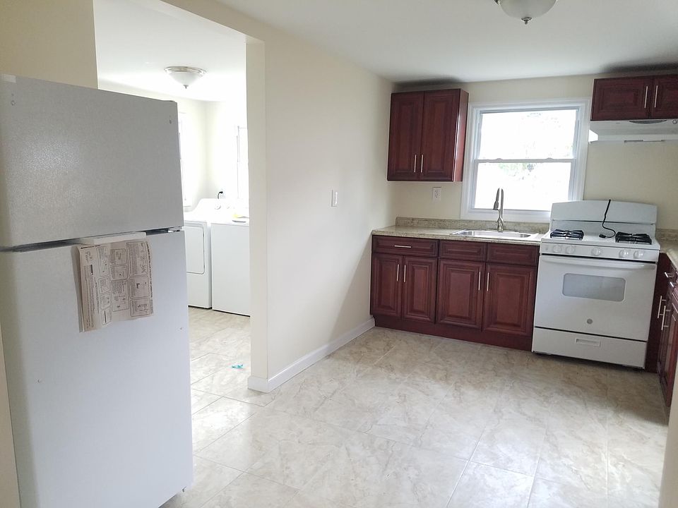 1st image of 34 E Hawthorne Ave