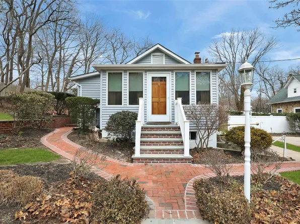 5 Valkyr Rd, Rocky Point, NY 11778