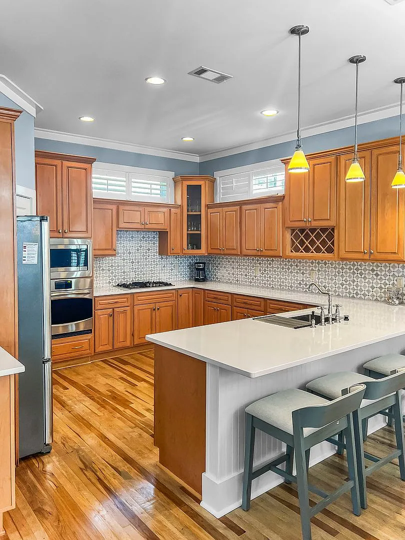 Remodeled 5 bedroom house with bikes walking distance to the beach — Photo 4