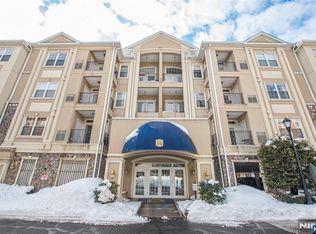 6105 Harcourt Rd, Clifton, NJ 07013