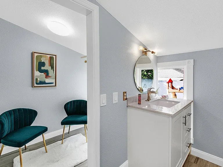 809 Gridley St — Photo 4