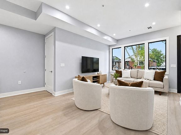 2nd image of 389 Virginia Ave Floor 1