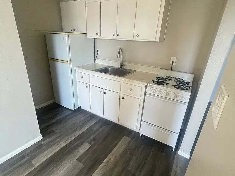 Elton Studio Suites — Photo 21