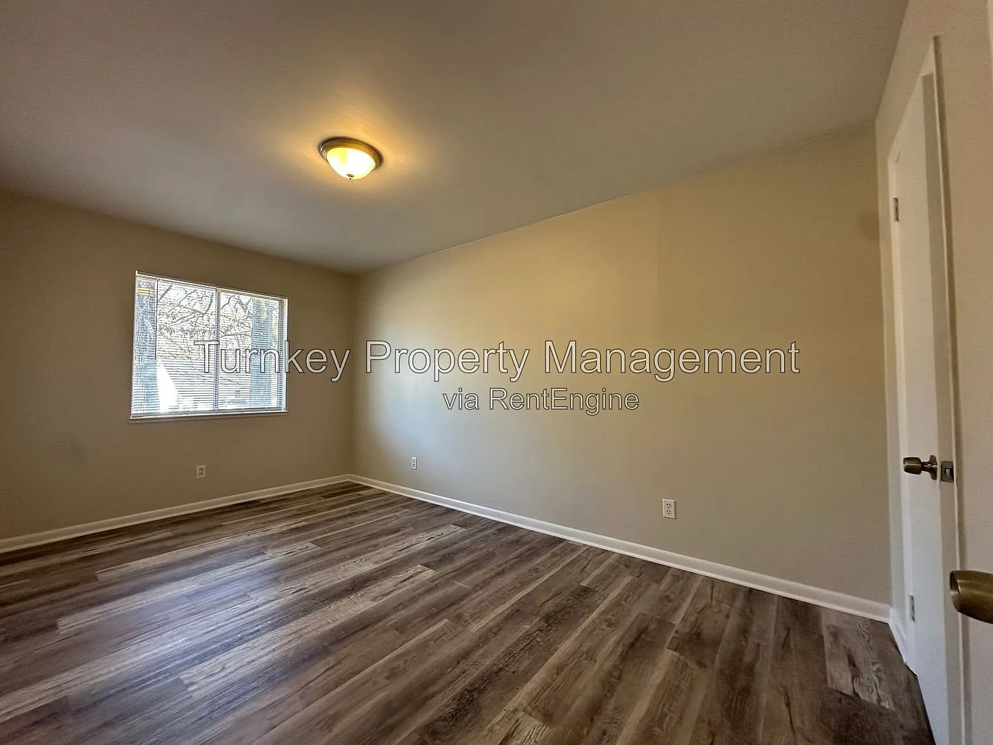 3 bed, 1.5 bath, 1073 sqft, $1,150 — Photo 3