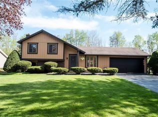 32 Red Leaf Dr, Rochester, NY 14624