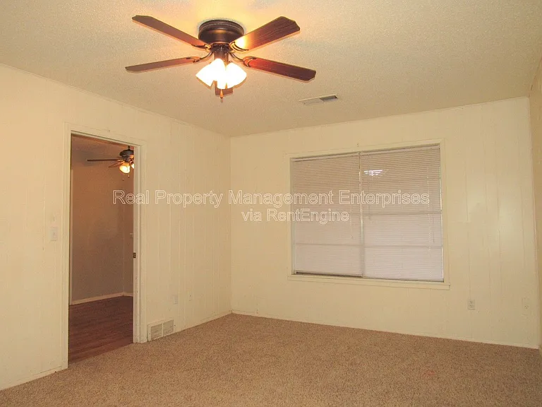 637 Redstone Ave — Photo 16