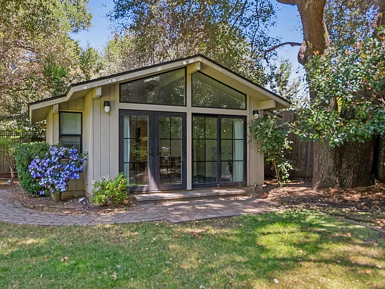 886 Berkeley Ave — Photo 16