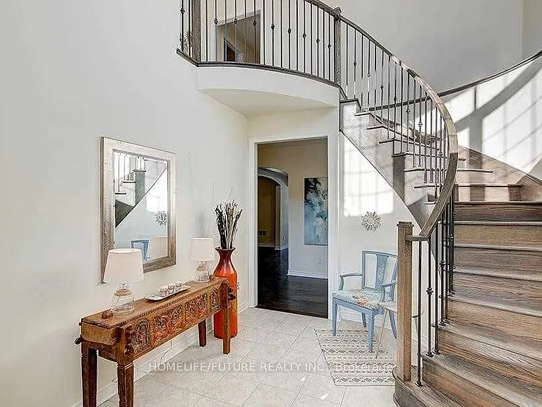 1011 Wrenwood Dr — Photo 2