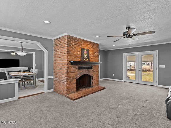 3rd image of 203 Earl Drive