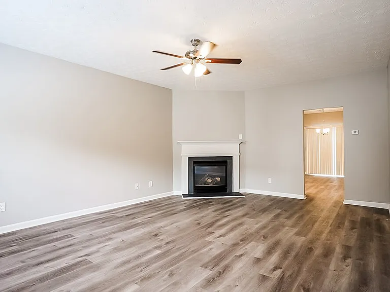 444 Village Bluff Dr — Photo 4