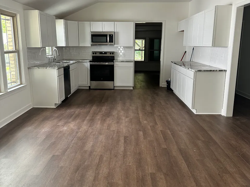 1120 W 24th St