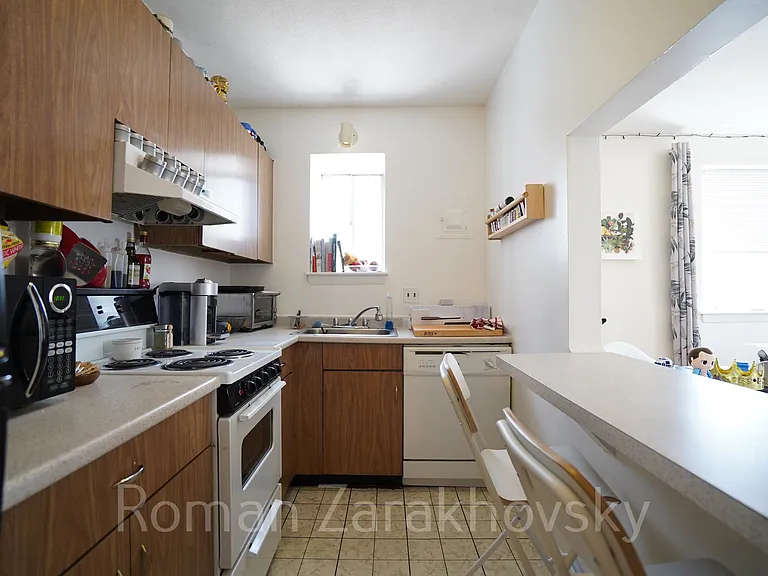 79 Sutherland Rd #8 — Photo 6