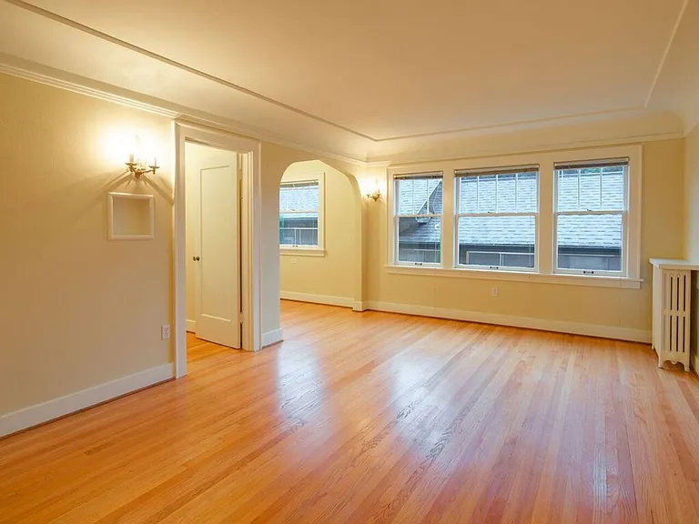 416 Summit Ave E — Photo 15