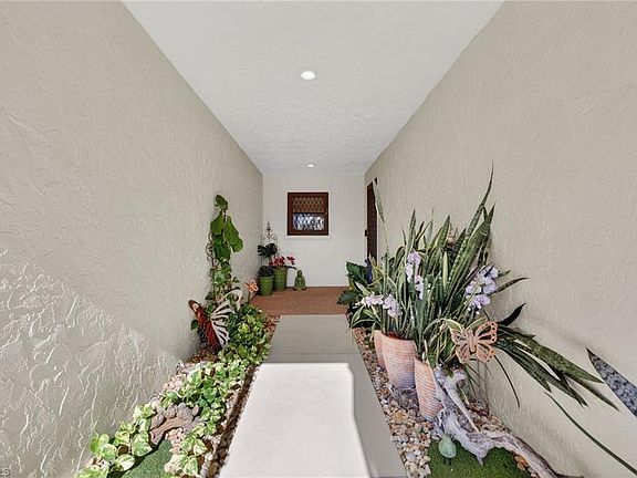 4th image of 303 Reynolds CT #M16