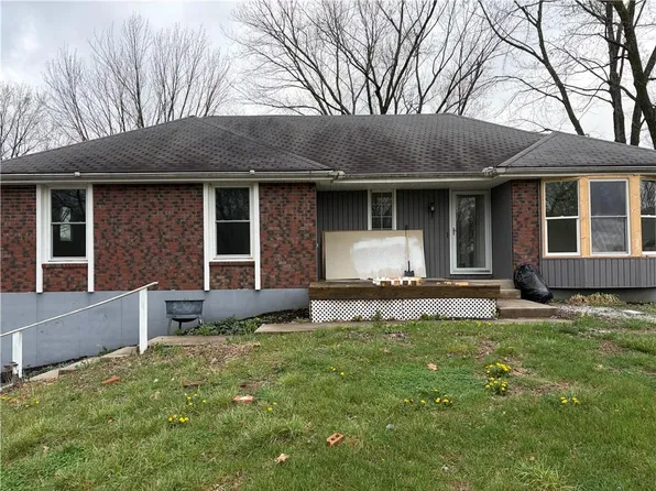 3316 S Gardner Rd, Oak Grove, MO 64075