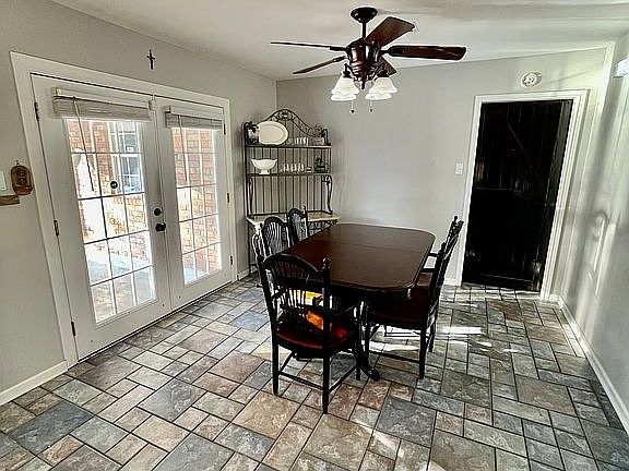 4th image of 121 Rosedown Dr