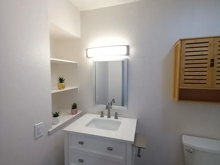 200 E Courtland Pl #12 — Photo 7