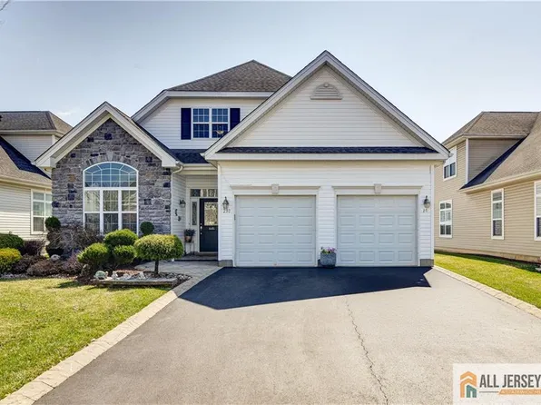 230 Diamond Spring Dr, Monroe Township, NJ 08831