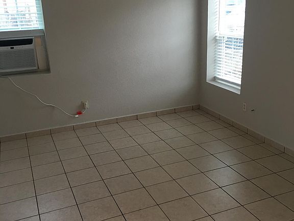 4th image of 3426 Meredith St