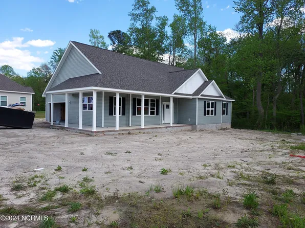 600 Bright Harvest Drive, Maysville, NC 28555