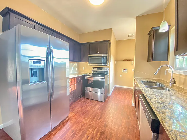 153 Ivy Ave — Photo 4