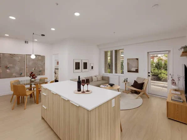 2450 Garden Dr #308, Vancouver, BC V5N 4Y6