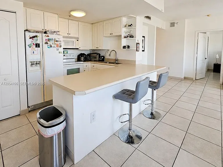 1627 SW 37th Ave #802 — Photo 17