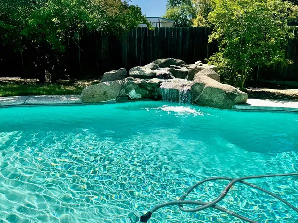 2222 Stanford Ave, Clovis, CA 93611