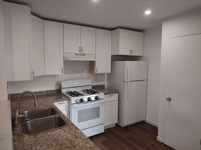 2200 Leah Cv #C — Photo 4