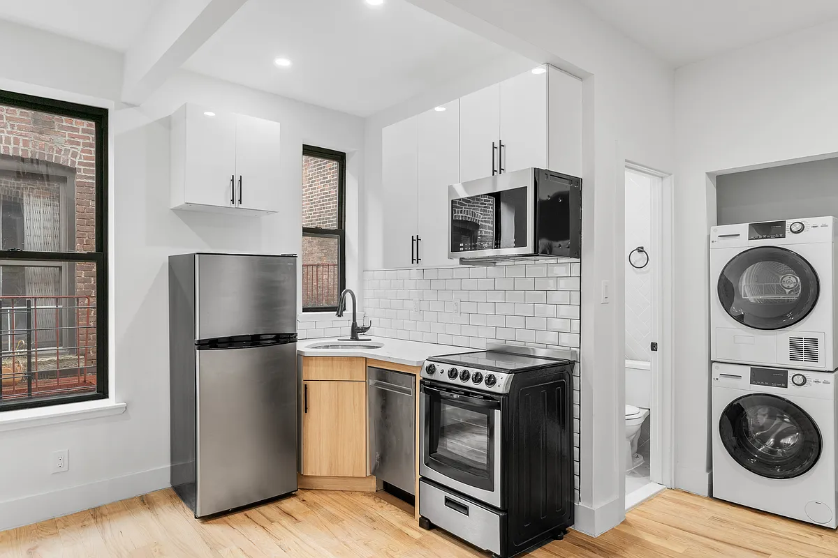 Building Photo - 312 Manhattan Ave #6J