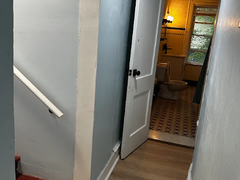 1638 Sanderson Ave — Photo 33