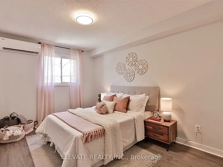 2131 Dufferin St — Photo 21