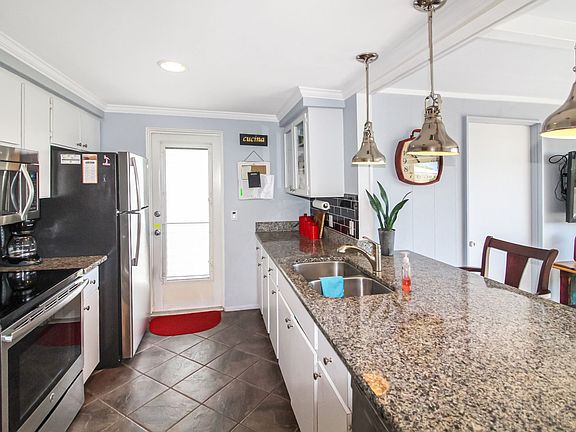 4th image of 413 Circlewood Dr