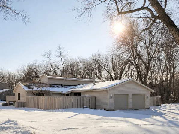 1008 Carmel Ct, Shoreview, MN 55126